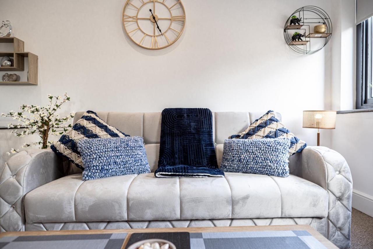 Cozy 1-Bedroom Apartment In The Heart Of Barnsley Town Centre Bagian luar foto