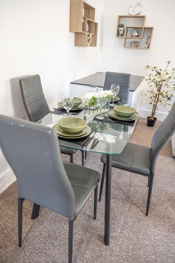 Cozy 1-Bedroom Apartment In The Heart Of Barnsley Town Centre Bagian luar foto