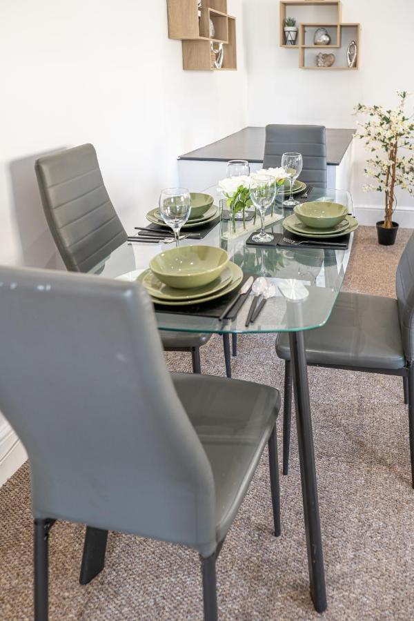 Cozy 1-Bedroom Apartment In The Heart Of Barnsley Town Centre Bagian luar foto