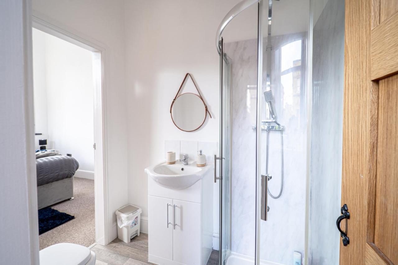 Cozy 1-Bedroom Apartment In The Heart Of Barnsley Town Centre Bagian luar foto