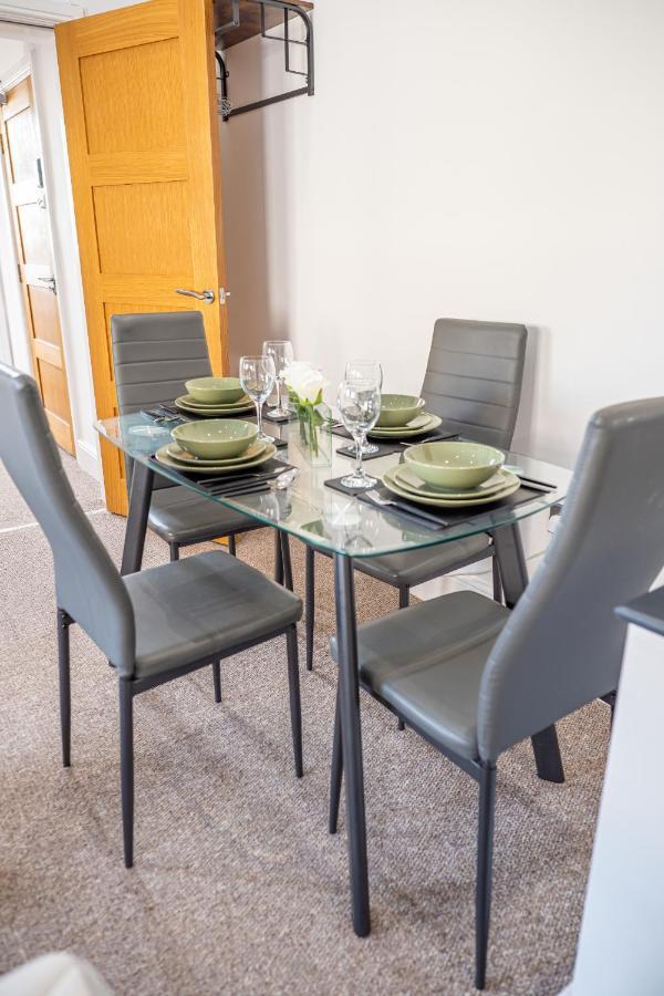 Cozy 1-Bedroom Apartment In The Heart Of Barnsley Town Centre Bagian luar foto
