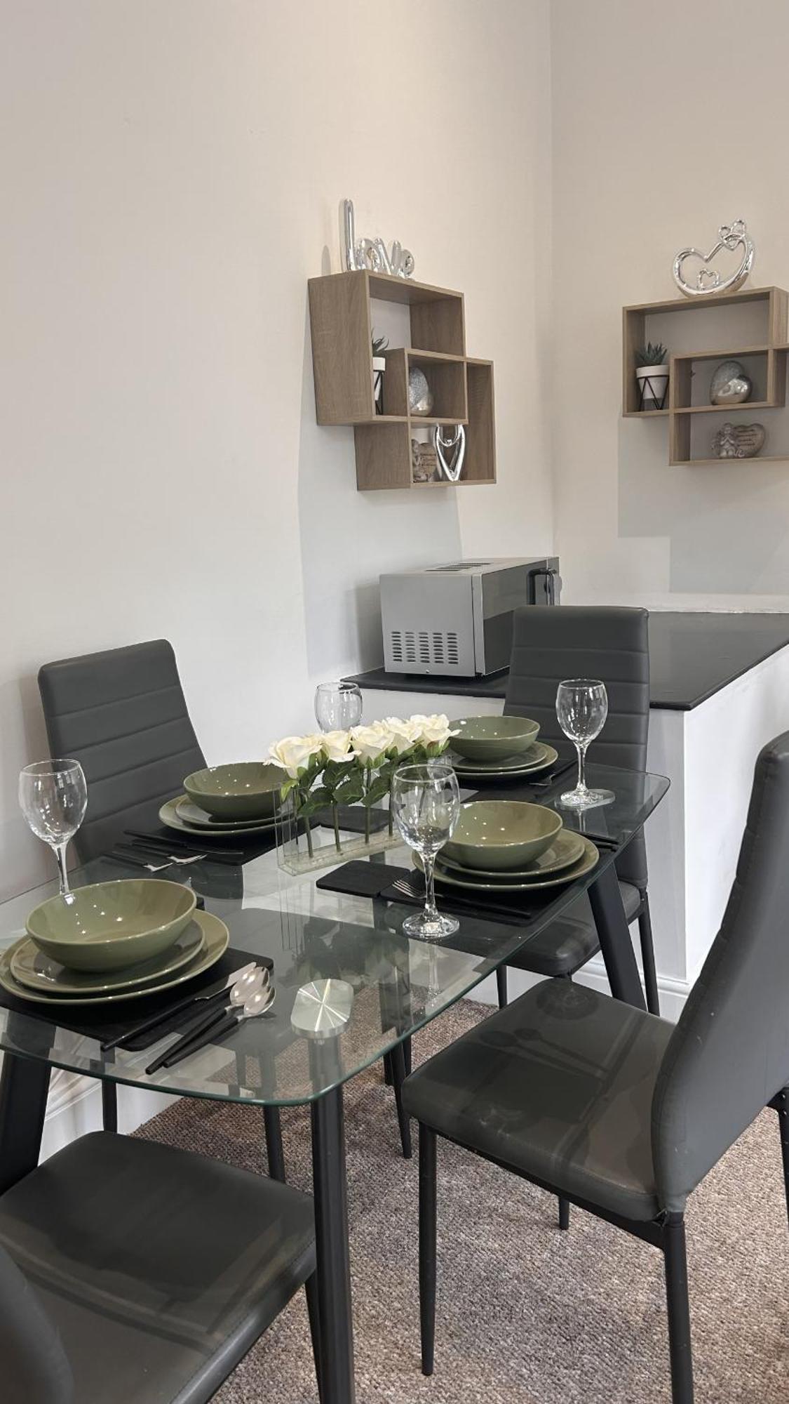 Cozy 1-Bedroom Apartment In The Heart Of Barnsley Town Centre Bagian luar foto