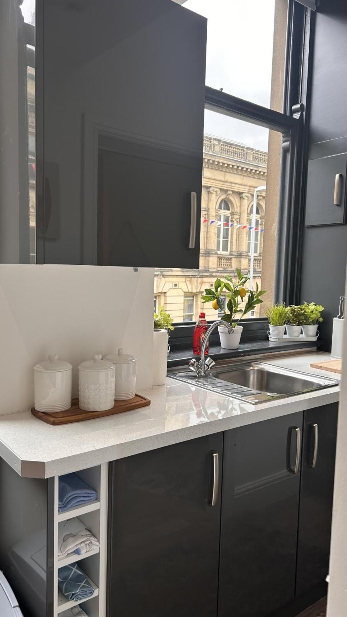 Cozy 1-Bedroom Apartment In The Heart Of Barnsley Town Centre Bagian luar foto