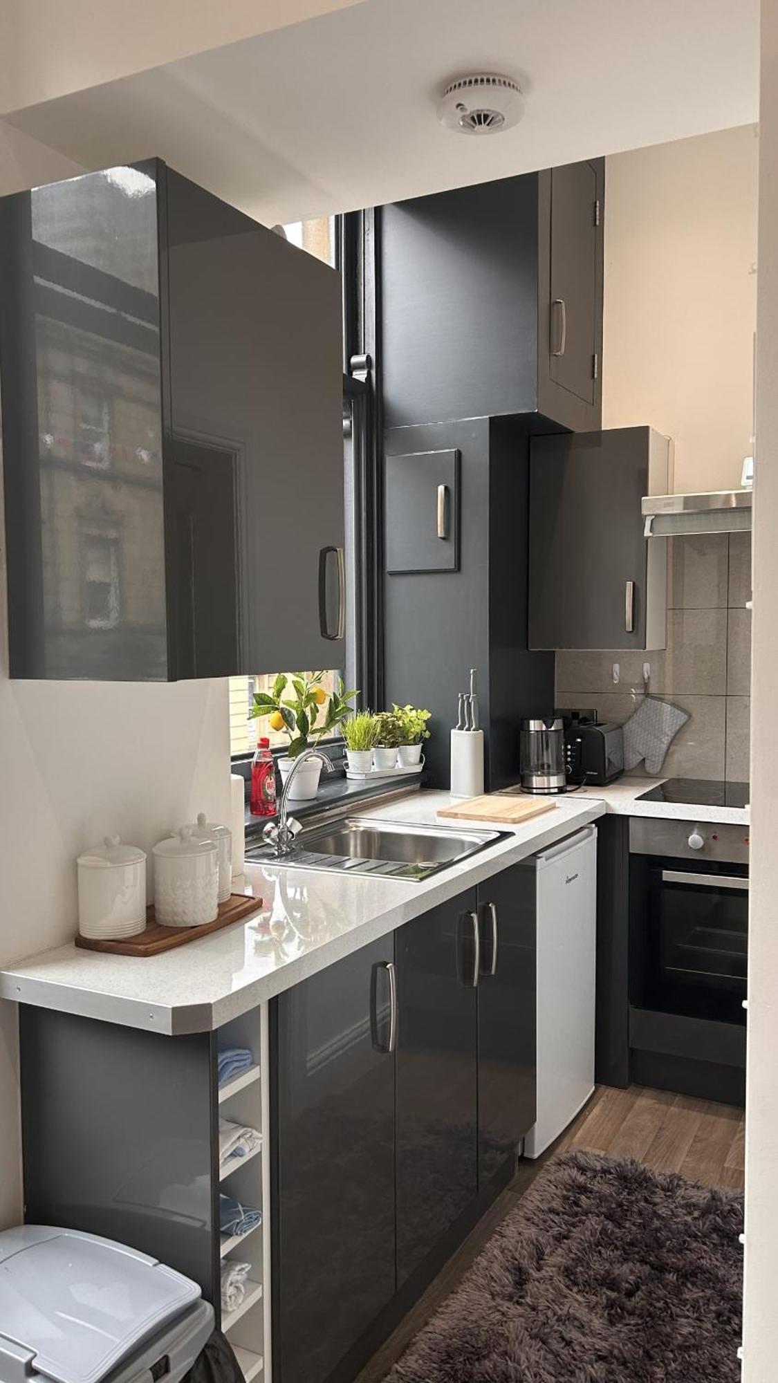 Cozy 1-Bedroom Apartment In The Heart Of Barnsley Town Centre Bagian luar foto