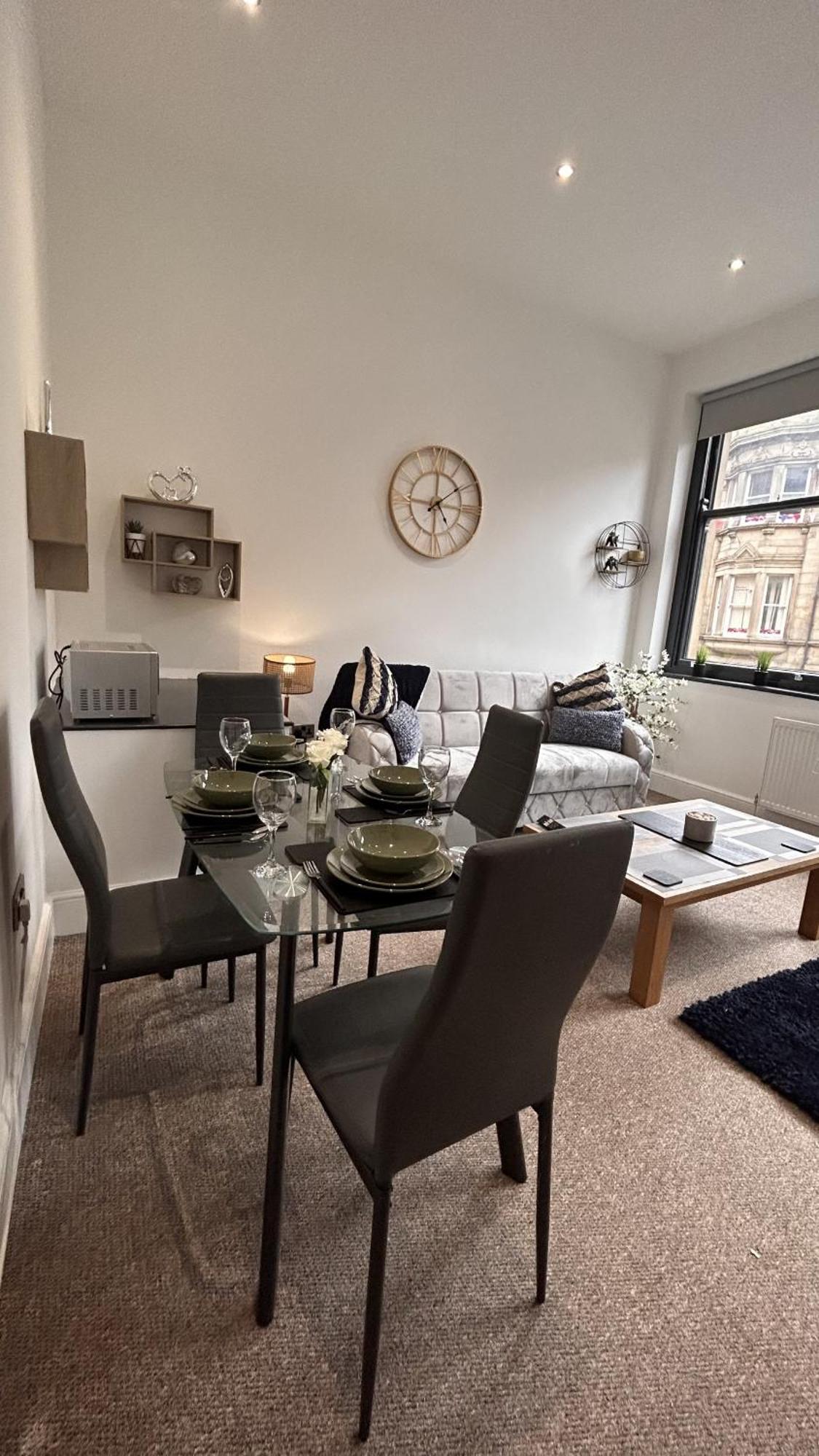 Cozy 1-Bedroom Apartment In The Heart Of Barnsley Town Centre Bagian luar foto