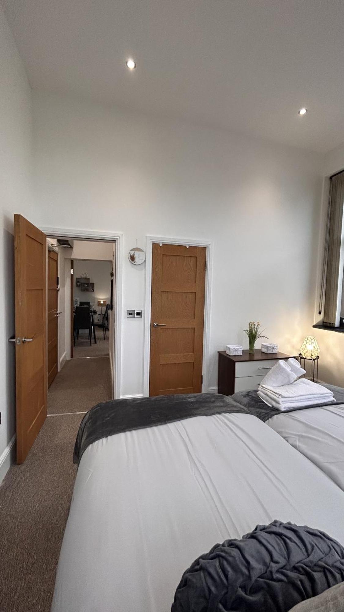 Cozy 1-Bedroom Apartment In The Heart Of Barnsley Town Centre Bagian luar foto
