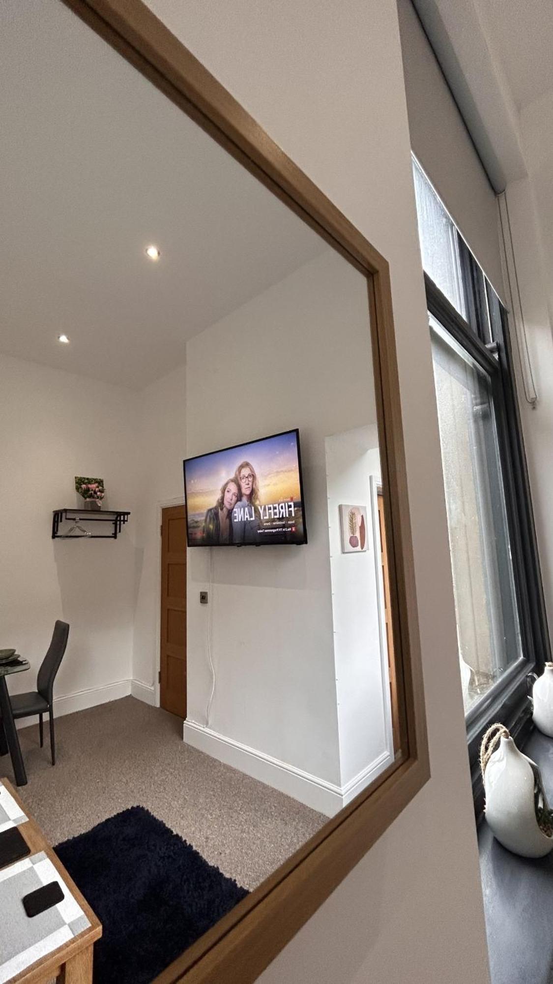 Cozy 1-Bedroom Apartment In The Heart Of Barnsley Town Centre Bagian luar foto